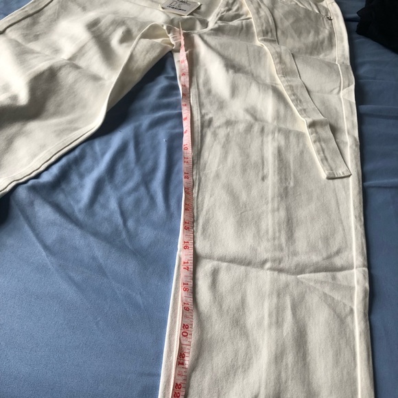 (SOLD)Women white pants - Picture 2 of 9
